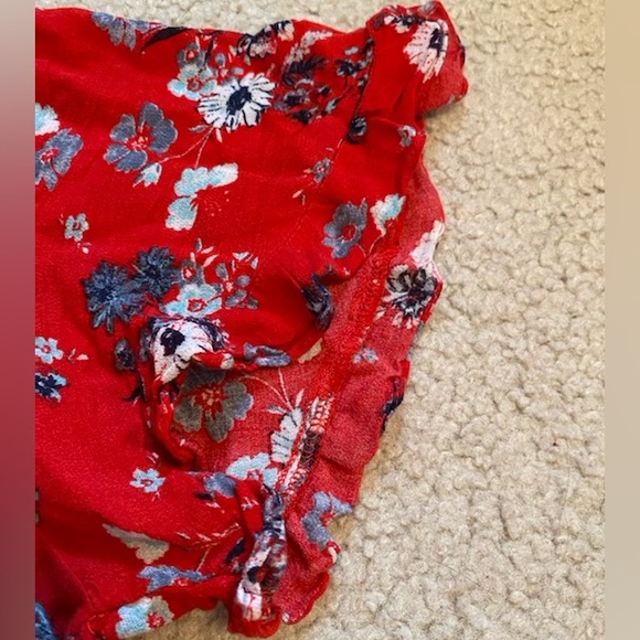 NWOT Rewind M Womens Button Front Top Ruffle Short Sleeve Red Floral - Picture 4 of 6